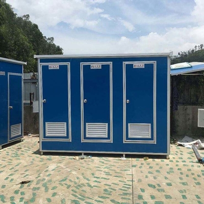 Προετοιμασμένη εξωτερική κινητή τουαλέτα με ηλεκτρικό ρεύμα και υδραυλικά και μόνωση